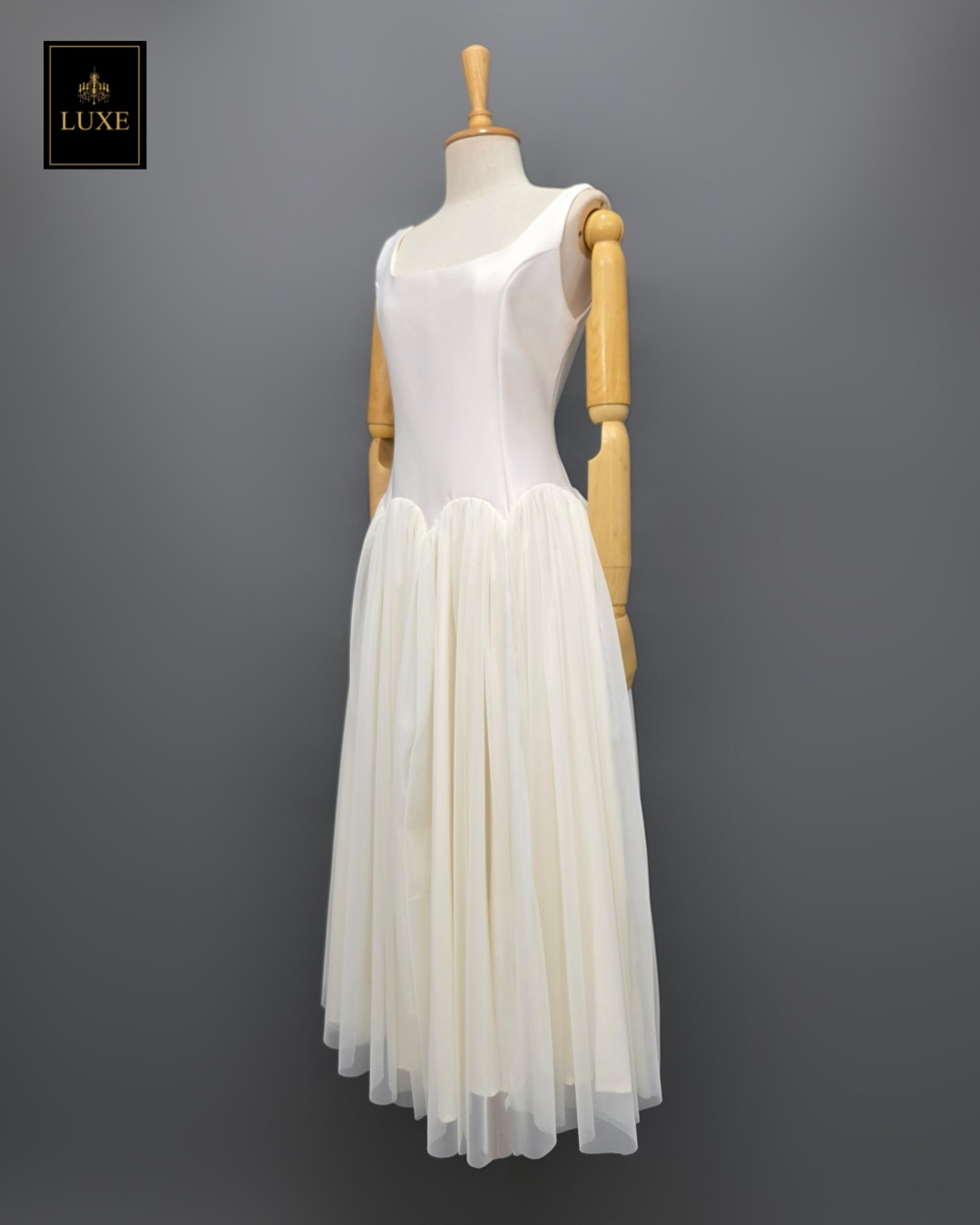 เดรสแฟชั่น เดรสเสื้อกล้ามทรงเข้ารูป กระโปรงบานจีบรูดทรงวงกลม