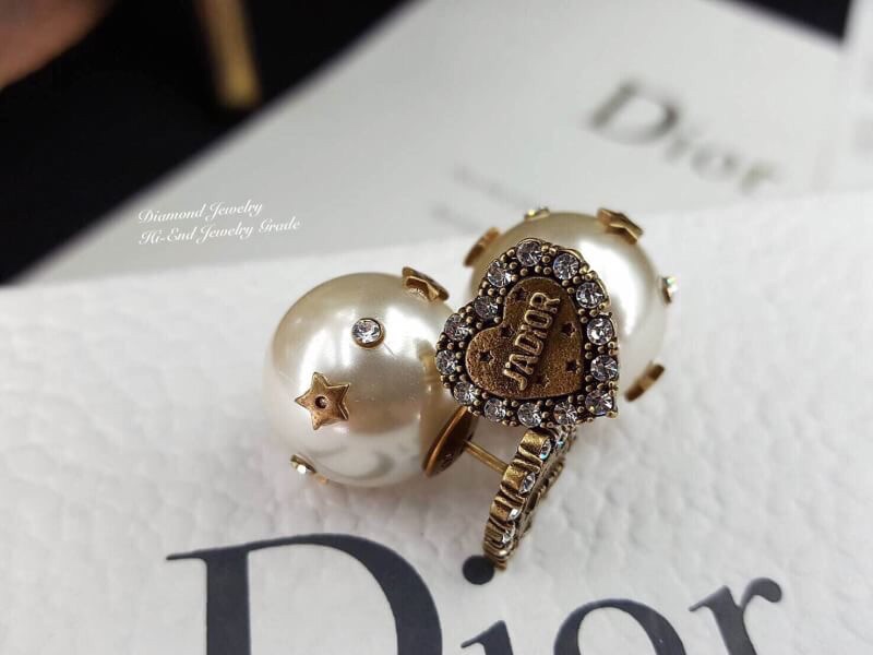 Super Hi-End Quality !!!!! ((เกรด 1:1 ดีที่สุดในท้องตลาด แสตมครบค่ะ)) Dior Tribales Earrings **คอลเลคชั่น Autumn 2018 ใหม่ล่าสุดเลยคร่า** งาน 1:1 เหมือนในช็อปเป๊ะๆ ต่างหูดิออรุ่นใหม่ ล่าสุดชนช็อป ดีไซน์สวยมากๆค่ะ ประดับอะไหล่ทองแอนทีคอย่างดี งานสวยไร้ที่ต