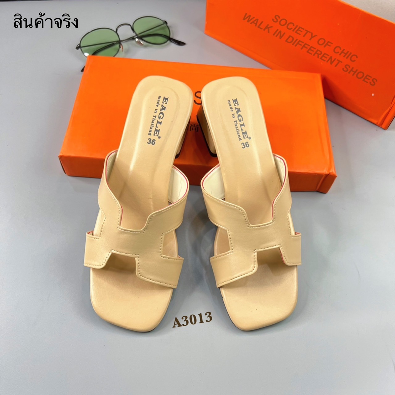 ขายดี ตลอดกาล maxi หน้าสวม H Logo รองเท้าที่หยิบมาใส่ได้บ่อยสุดแบบไม่มีเอาท์ หนังนิ่ม งานสวยใส่สบาย classy มาก ก.ไก่ ล้านตัว พื้นนิ่ม สูงเพียง 2 นิ้ว ใส่เดินยาวๆไปเลยจ้า