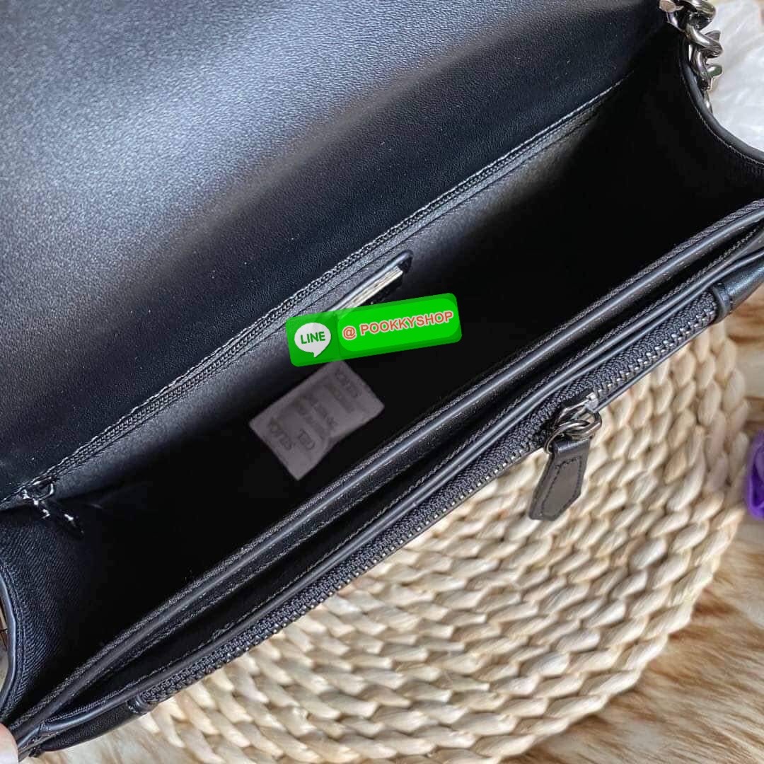 Guess แท้ Outlet รุ่นนี้ ทั้งสวย ทั้งน่ารัก มีความหรู ดูดีมากกกก ต้องเก็บนะคะ