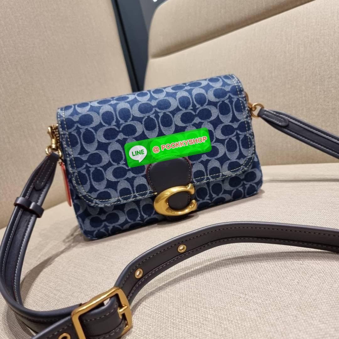 COACH CA105 SOFT TABBY SHOULDER BAG IN SIGNATURE DENIM ใหม่ล่าสุด กระเป๋าสะพายไหล่/สะพายข้าง ดีไซน์วินเทจย้อนยุค สวยคมชัด ด้วยดีไซน์สีเดนิม ให้ดูคลาสสิคมากขึ้น วัสดุผ้าเดนิมลายซิกเนเจอร์ น้ำหนักเบา เปิด-ปิดด้วยฝาปิดแม่เหล็ก ด้านหลังมีช่องซิป ภายในเป็นช่อง