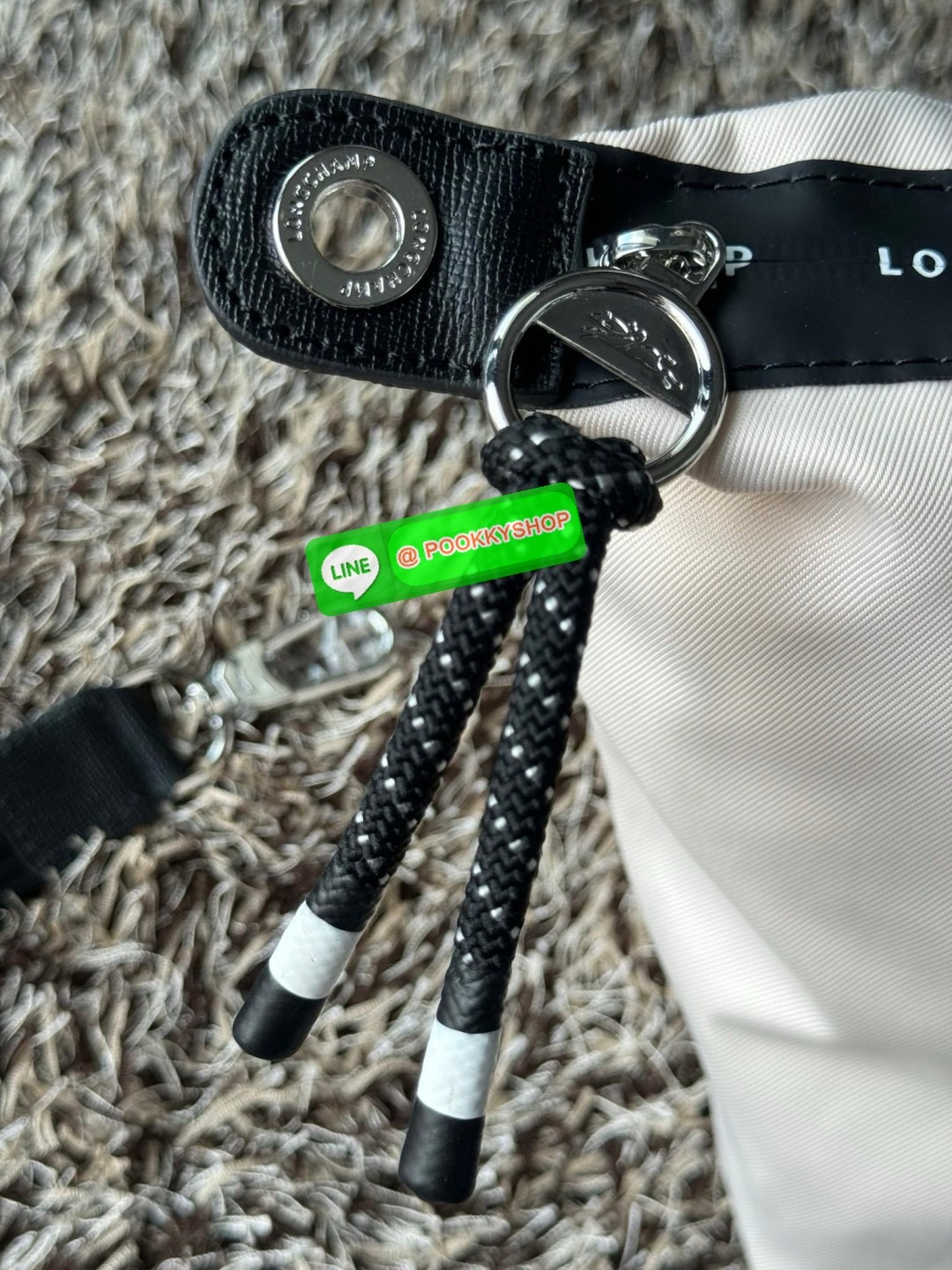 Longchamp LE PLIAGE ENERGY S HANDBAG LE PLIAGE รีไซเคิล ECONYLสไตล์สปอร์ต ทันสมัย และใช้งานได้จริง น้ําหนักเบา กระเป๋าใบนี้เป็นเครื่องประดับที่มีเสน่ห์ในอุดมคติที่จะติดตามคุณในทุกกิจกรรมยามเย็นของคุณ มาพร้อมกับสายสะพายไหล่ปรับได้ สามารถพกพาได้ ทั้งแบบถือแ