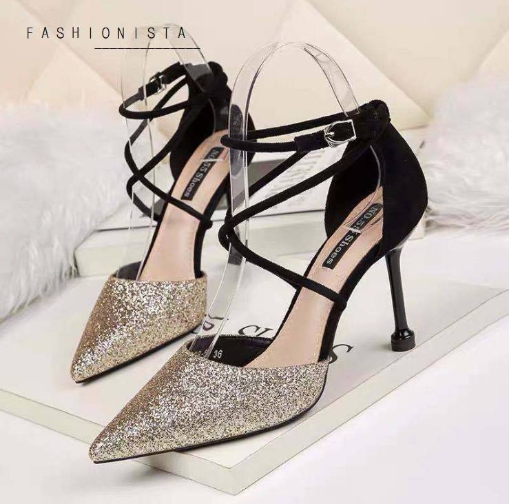 สินค้ามาใหม่ พร้อมส่งเลยค่ะ!! LUXURIOUS Collection งานหรูหรามีระดับ รองเท้าส้นสูงคุณภาพดี ดีไซน์สวยระดับไฮคลาสวัสดุ pu ตกแต่งกลิสเตอร์เนื้อทรายระยิบระยับ งานเนียนละเอียดประณีต ทรงปิดหน้าเท้า แต่งพันข้อเท้าเก๋มาก ส้นสูง 9 c.m. ใส่แล้วสะกดสายตาสุดๆค่ะ ช่วยข