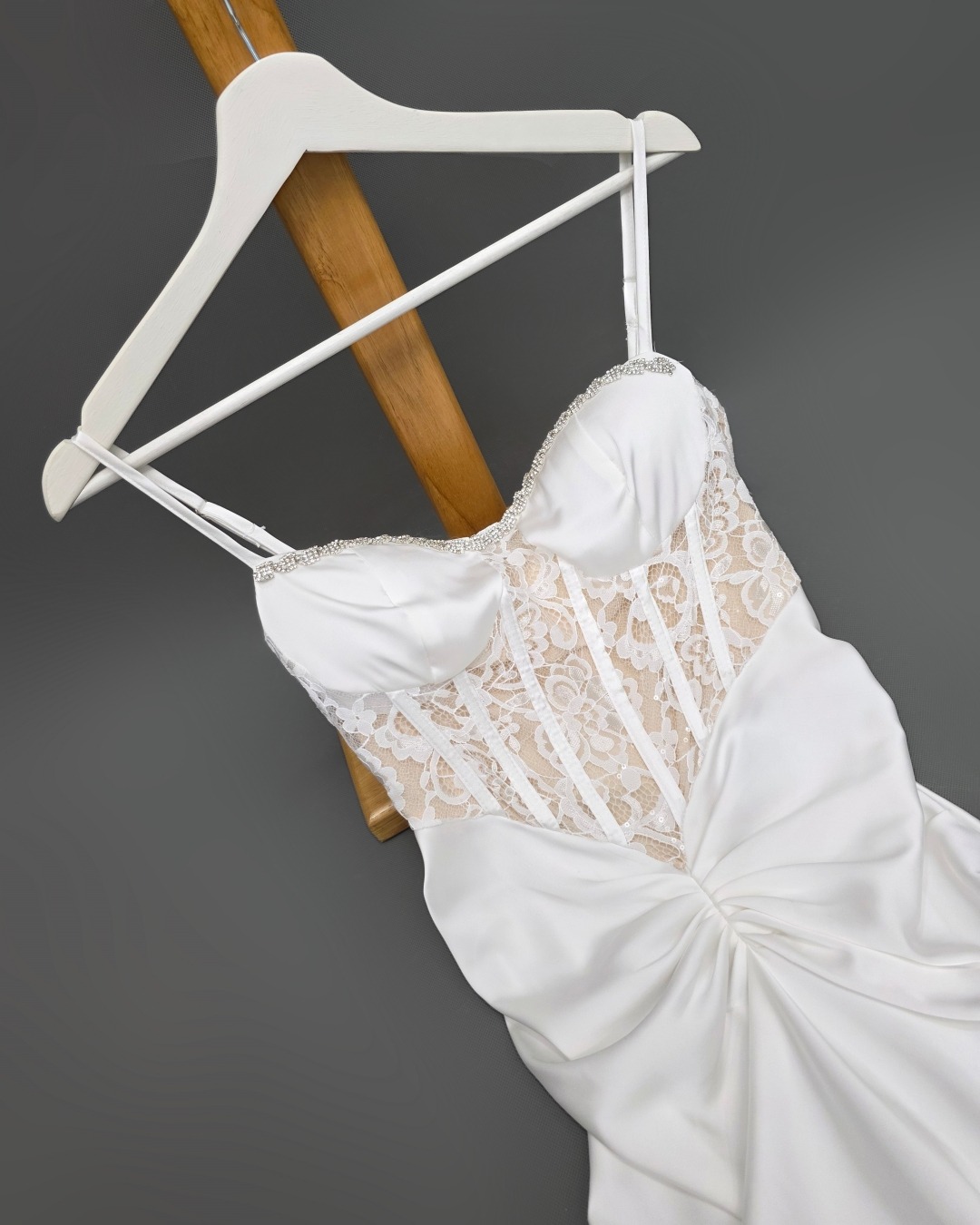 เดรสแฟชั่น แม็กซี่เดรสเสื้อสายเดี่ยว มีโครงสไตล์คอร์เซ็ต กระโปรงจับเดรป