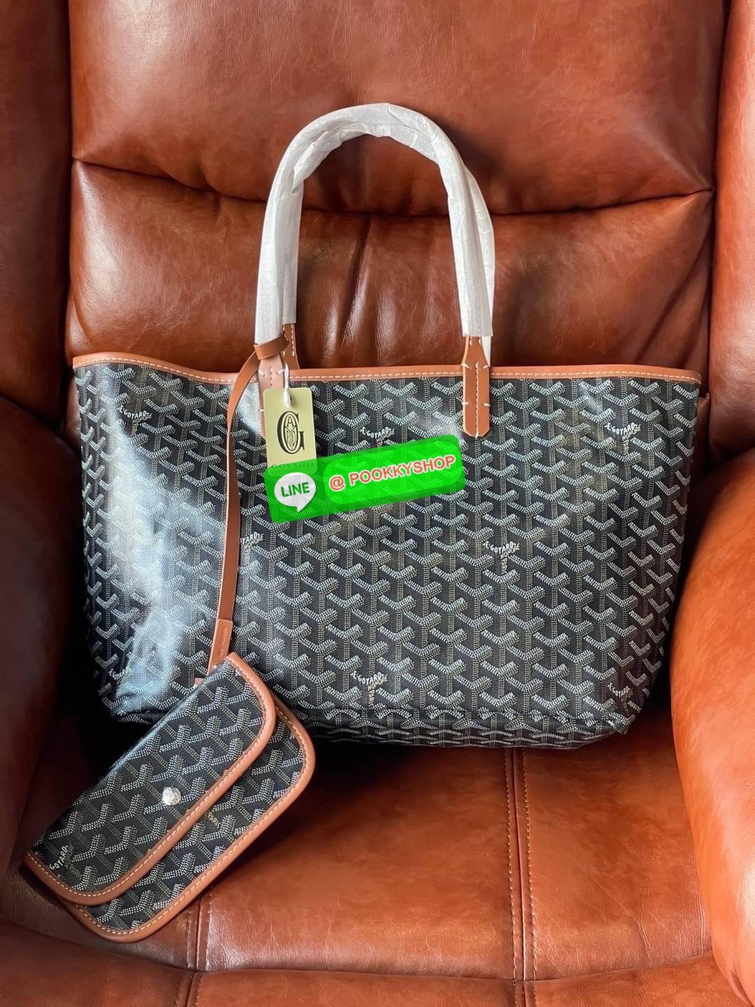 💕 Goyard Saint Louis Pm Bag กระเป๋าสุดคลาสสิกจากแบรนด์เก่าแก่ของฝรั่งเศส ความพิเศษคือแต่ละใบต้องเพนท์ลายโมโนแกรม Chevron ด้วยมือเท่านั้น จึงเป็นเหตุผลที่กระเป๋า Goyard กลายเป็นหนึ่งในกระเป๋าที่คนต้องการ โดยเฉพาะรุ่น St. Louis Tote ที่ว่ากันว่าเป็น