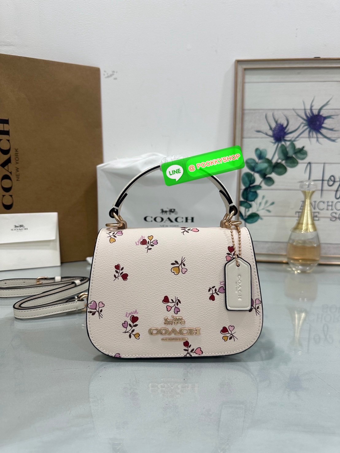 COACH CX575 – Mini Lillie Carryall “เล็กหรู ใช้ง่ายทุกโอกาส 🖤✨ COACH CX575 Mini Lillie Carryall ที่แมตช์ง่าย ใบเดียวก็ครบทั้งวันทำงานและวันเที่ยว”