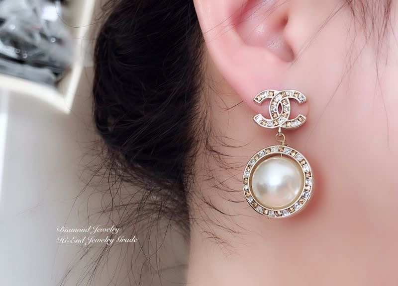 Super Hi-End Quality !!!! ((งาน 1:1 เหมือนในช็อปมากที่สุดในท้องตลาด)) Chanel Earring ต่างหูชาแนลงาน 1:1 เหมือนของแท้เป๊ะๆค่ะ รับรองงานสวยมากกกกก ดูหรู ดูผู้ดีสุดๆ งานดี ตัวเรือนคุณภาพดีมากๆมากๆคะรับประกันความพอใจเลยค่ะ ตัวเรือนสีทอง ไฮโซมากค่ะ คอนเฟิม !!!