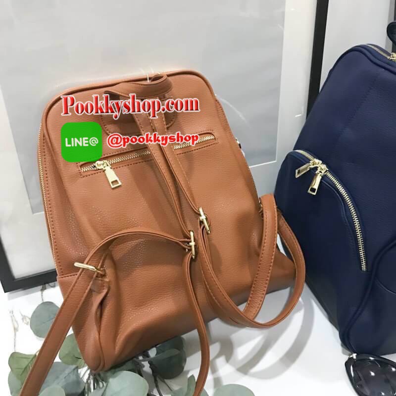 New Arrival ทางร้านได้กระเป๋าเป้รุ่นที่ขายดีมากๆจากแบรนด์ Luxe มาค่ะ ตัวหนังพียูสวยมาก เนื้อนิ่ม เหมือนหนังแท้ ใบนี้รูปทรงเรียบๆใช้ได้บ่อยทุกเวลาคะ น้ำหนักเบามากเพียง 460 กรัม มีมาให้เลือกถึง 3 สี สีดำ สีน้ำตาล และสีน้ำเงิน รุ่นนี้พิเศษตรงที่ขนาดสามารถใส่