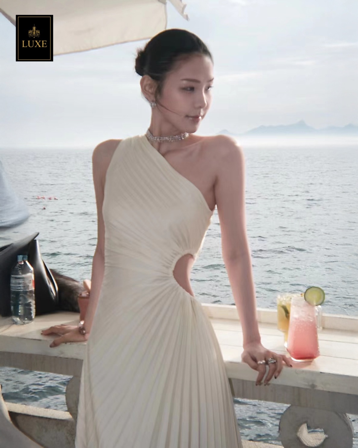 เดรสแฟชั่น เดรสเสื้อไหล่เดียว กระโปรงยาวชายเฉลียง อัดพลีททั้งตัว