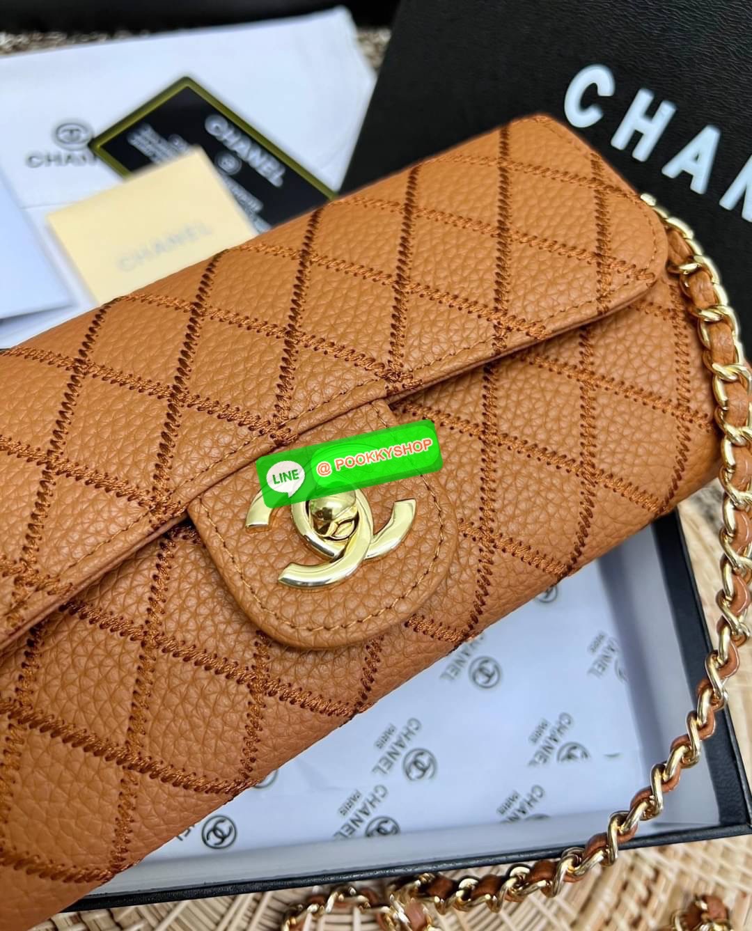 New in! สวยกริปมากๆค่ะ สาวๆที่มีบัตรเยอะๆหรือชอบพกเงินสดเยอะๆ แนะนำรุ่นนี้เลยค่ะ ไม่ผิดหวังแน่นอน CHANEL CHAIN WALLET//CLUTCH BAG ((vip gift ตปท)) พร้อมส่ง บอกเลยน้องสวย ไร้ที่ติเลยค่า! กับกระเป๋าสะพายแบบครอสบอดี้ร์หรือถือแบบคลัทเป็นกระเป๋าเงินเก๋ๆได้เลยค