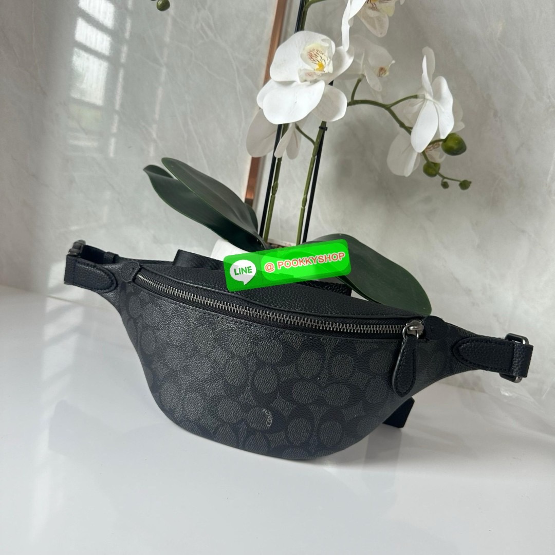 COACH Charter Fanny pack synthetic (C7700) 🔖กระเป๋าคาดอกรุ่นใหม่ไซส์มินิ ขนาดกำลังดี ทรงหล่อ 🔖วัสดุ: แคนวาสตัดสลับหนังแท้ 🔖สายปรับระดับได้ 🔖มี2 ช่องซิป ด้านหน้าและด้านหลัง 🔖ภายในช่องหลักมีช่องใส่ของจุกจิก1ช่อง