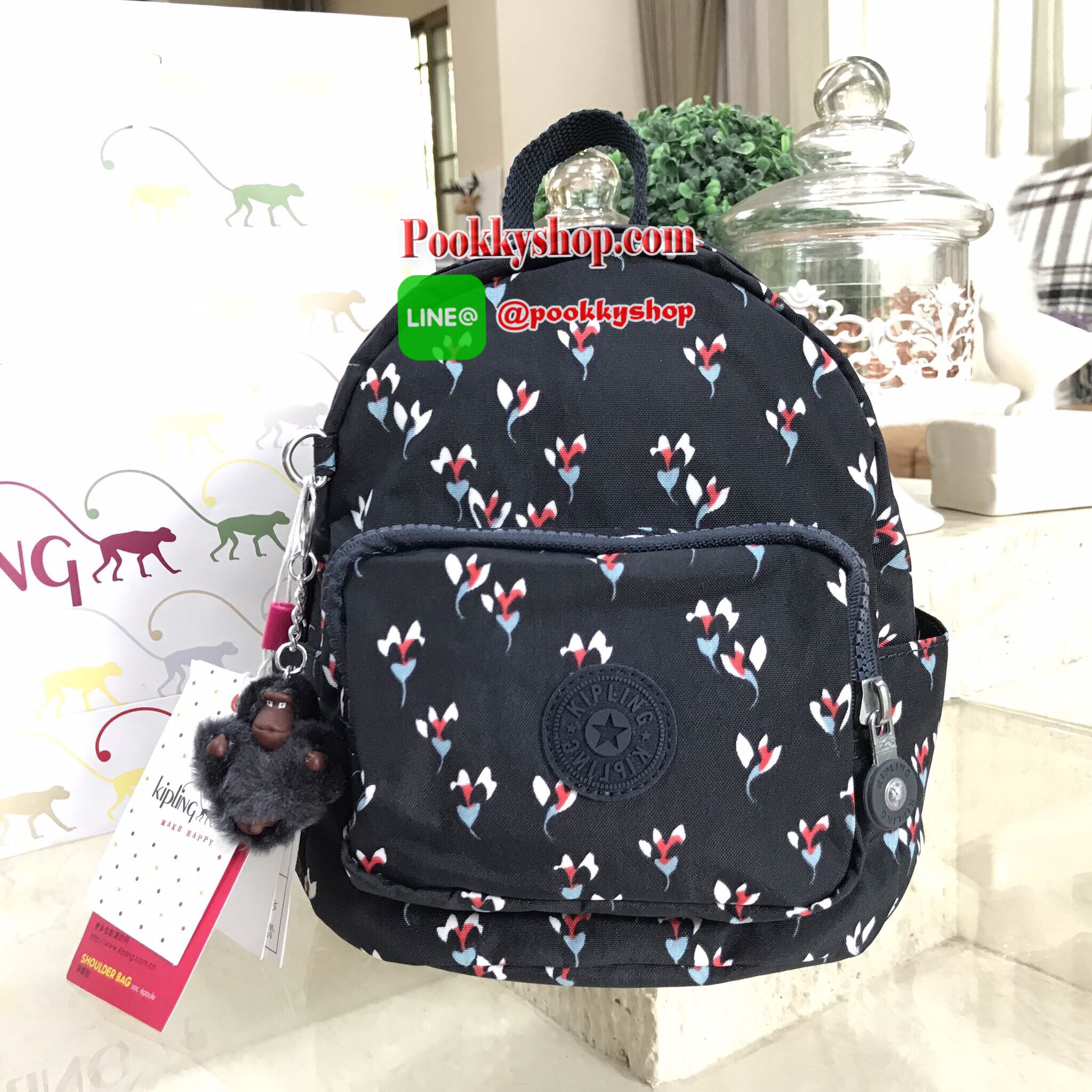 พร้อมส่ง KIPLING NYLON MINI BAG กระเป๋าถือหรือสะพายวัสดุ Nylon + Polyester 100% รุ่นมินิมีหูหิ้วเเละสายสะพายยาวเลื่อนปรับระดับได้ถอดได้ จุดเด่นที่สามารถคล้องสายสะพายได้หลายแบบ จะสะพายไหล่ สะพาย Cross Body หรือจะคล้องสายเป็นเป้สะพายหลังก็ดูดี เปิดปิดด้วยซิ