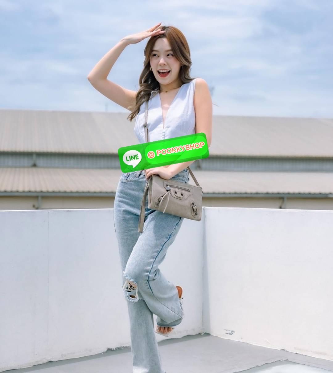 กระเป๋า 𝗖𝗥𝗢𝗦𝗦 𝗕𝗢𝗗𝗬 & 𝗖𝗟𝗨𝗖𝗧𝗛 𝗕𝗔𝗚 รุ่นขายดีเข้าเพิ่มตามคำเรียกร้องค่า รอบนี้ ทำสีออกมา 2 สีโทนเย็นตัดกับอะไหล่สีด