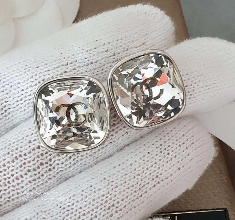 Super Hi-End Quality !!!! ((งาน 1:1 เหมือนในช็อปมากที่สุดในท้องตลาด)) Chanel Earring ต่างหูชาแนลงาน 1:1 เหมือนของแท้เป๊ะๆค่ะ รับรองงานสวยมากกกกก ดูหรู ดูผู้ดีสุดๆ งานดี ตัวเรือนคุณภาพดีมากๆมากๆคะรับประกันความพอใจเลยค่ะ ตัวเรือนสีเงิน ไฮโซมากค่ะ คอนเฟิม !!