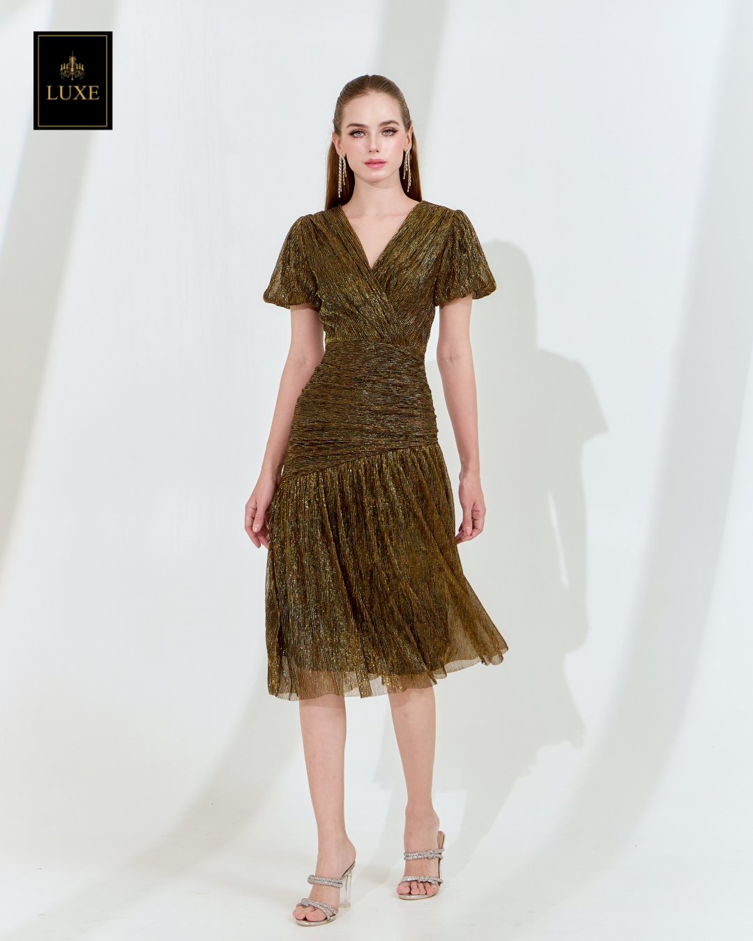 เดรสแฟชั่น เดรสเสื้อคอป้าย แขนบอลลูน กระโปรงเฉลียงทรงเข้ารูป ต่อจีบรูด