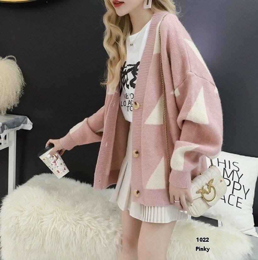 พร้อมส่ง เสื้อกันหนาว 1022 งานนำเข้า ผ้านิ่มมาก ไหมพรมเนื้อละเอียด ไม่หนัก ใส่สบาย แต่อบอุ่น แต่งลายเก๋ สีโดดเด่น ไม่มีกระเป๋า