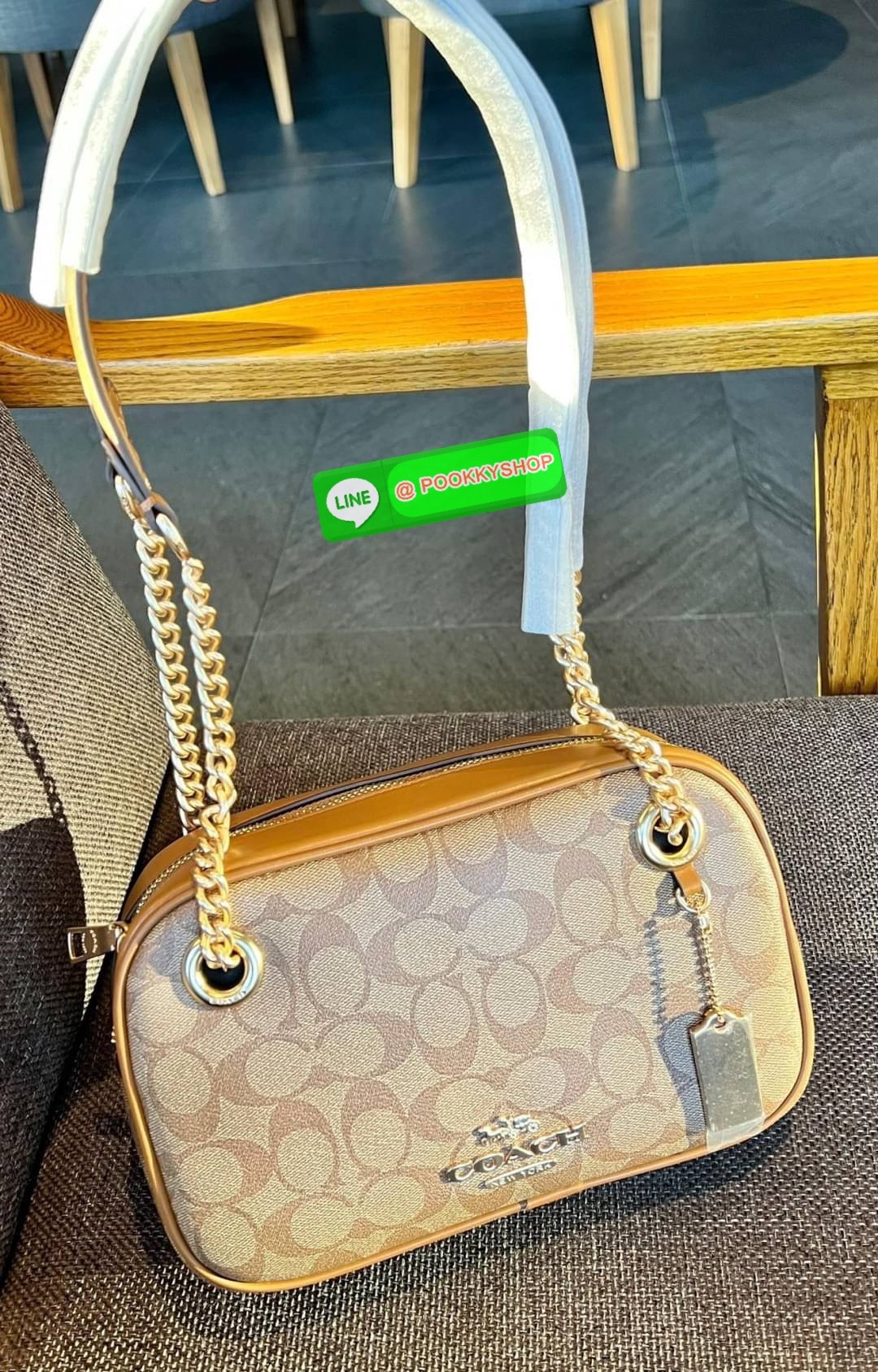 🆕🆕🆕 สวย หรู ดูดี ทางนี้จ้าสาวๆๆ สินค้าต้องมี ห้ามพลาด! COACH CAMMIE CHAIN SHOULDER BAG IN SIGNATURE ((C8149)) 🌟พร้อมส่ง จำนวนจำกัด ก่อนหมด! กับกระเป๋าหิ้วหรือสะพายไหล่ สายสะพายไหล่ในตัวแบบโซ่มีหนังรองบ่า สวยงามมากๆค่ะ หนังแ