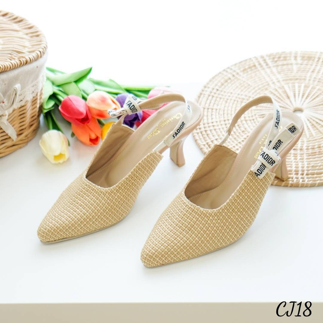 พร้อมส่ง แบบมาใหม่ งานชนช้อปเลย รองเท้าคัทชูส้นสูง3นิ้ว ทรงหัวแหลม งานรัดส้นหลัง ตามต้นฉบับแบรนด์ ตกแต่งด้วยโบว์ด้านข้าง งานทรงสวย เก็บหน้าเท้าดี งานนิ่ม ใส่สบายจ้า