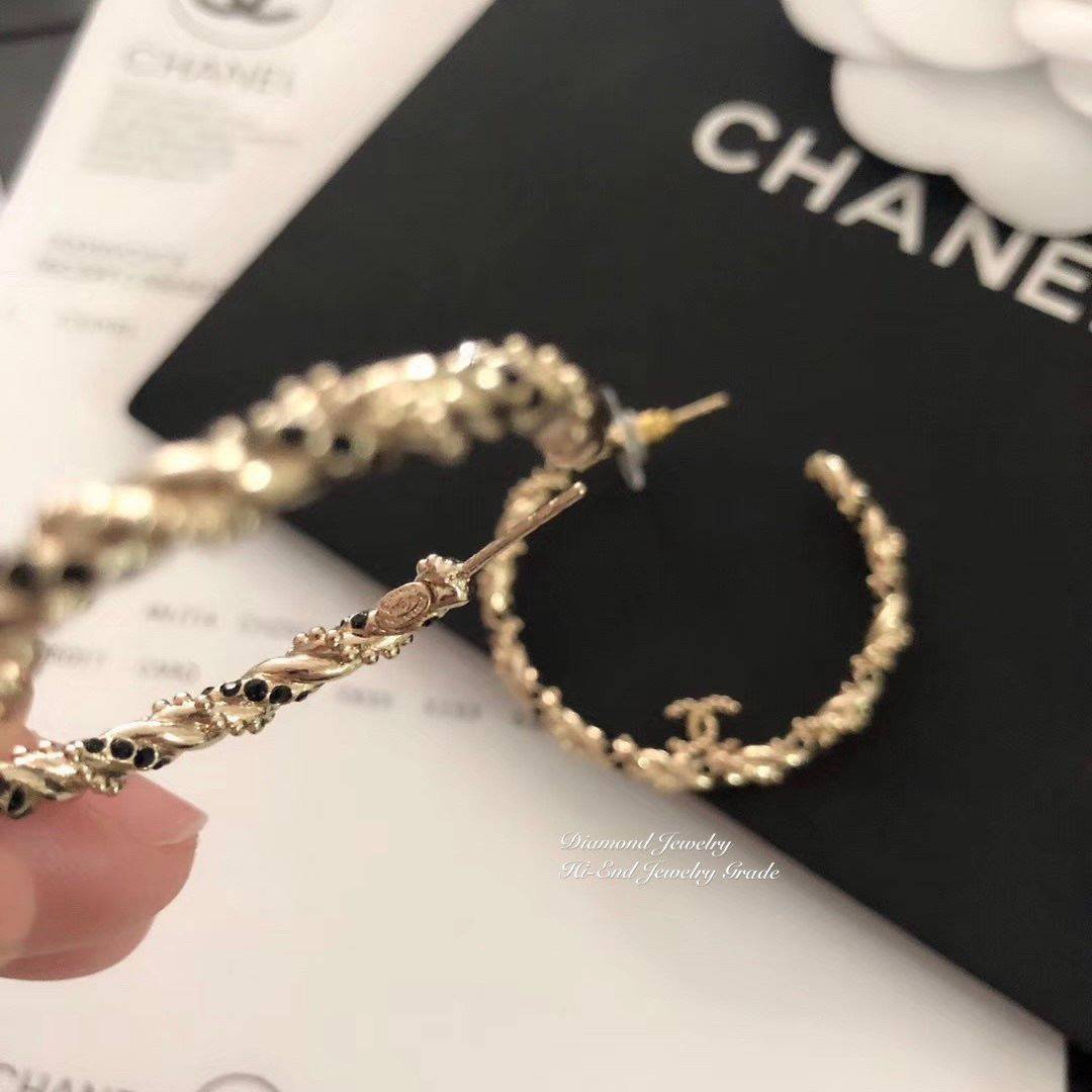 Super Hi-End Quality !!!! ((งาน 1:1 เหมือนในช็อปมากที่สุดในท้องตลาด)) Chanel Earring ต่างหูชาแนลงาน 1:1 เหมือนของแท้เป๊ะๆค่ะ รับรองงานสวยมากกกกก ดูหรู ดูผู้ดีสุดๆ งานดี ตัวเรือนคุณภาพดีมากๆมากๆคะรับประกันความพอใจเลยค่ะ ตัวเรือนสีทองไฮโซมากค่ะ คอนเฟิม !!!!