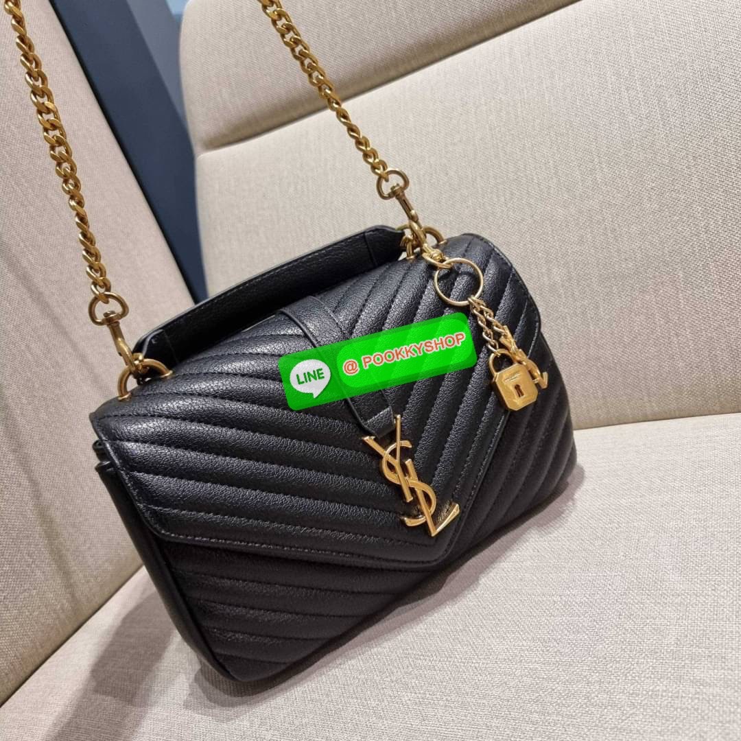 IN STOCK!! Yves Saint laurent crossbody boutique vip bag กระเป๋าสะพายไหล่ ดีไซน์ทรงสวยหรู พิเศษ แถมฟรี พวงกุญแจห้อยโลโก้ ดูแพงไปหมดจริงๆไอเท็มนี้ วัสดุหนังสังเคราะห์ลายคาร์เวีย เปิด-ปิดด้วยกระดุมแม่เหล็ก ภายในโล่งกว้าง แบ่งสัดส่วนไว้อย่างดี มาพร้อมหูจับใน