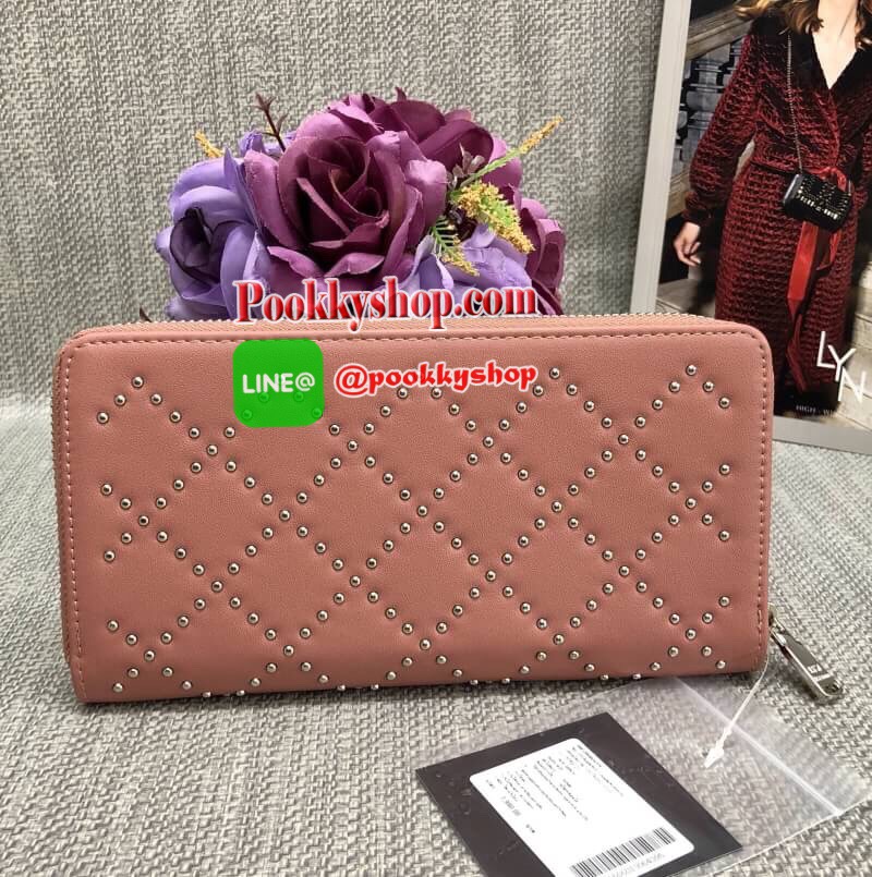 New arrival. LYN ALESSIA LONG WALLET BAG พร้อมส่งรุ่นใหม่ล่าสุดปี 2018 ค่ะ!!! กระเป๋าสตางค์ใบยาวซิปรอบ ตัวกระเป๋าปักหมุดกลมทรงข้าวหลามตัด เก๋มากๆค่ะ เปิดปิดกระเป๋าแบบซิป ภายในแบ่งสามช่อง มีช่องซิปกลาง ช่องหน้าหลังใส่ธนบัตร มือถือพวก iphon ได้ และช่องเสียบ