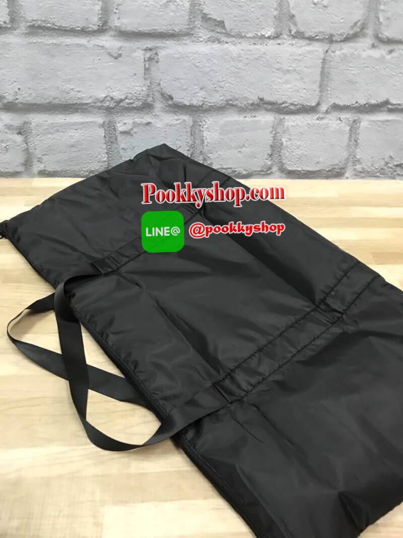 VICTORIA'S SECRET SPORT TOTE GYM BAG กระเป๋าถือเดินทางใบใหญ่สไตล์สปอร์ต วัสดุไนล่อนเนื้อดี ภายในกว้าง จุสัมภาระได้เยอะ น้ำหนักเบา ด้านหน้าและหัวซิปสกรีนโลโก้แบรนด์ เปิดปิดด้วยซิปเดียวสะดวกใช้งาน พกพาสะดวก ออกทริป เล่นยิม เล่นโยคะ สัมภาระเยอะแค่ไหนก็ห