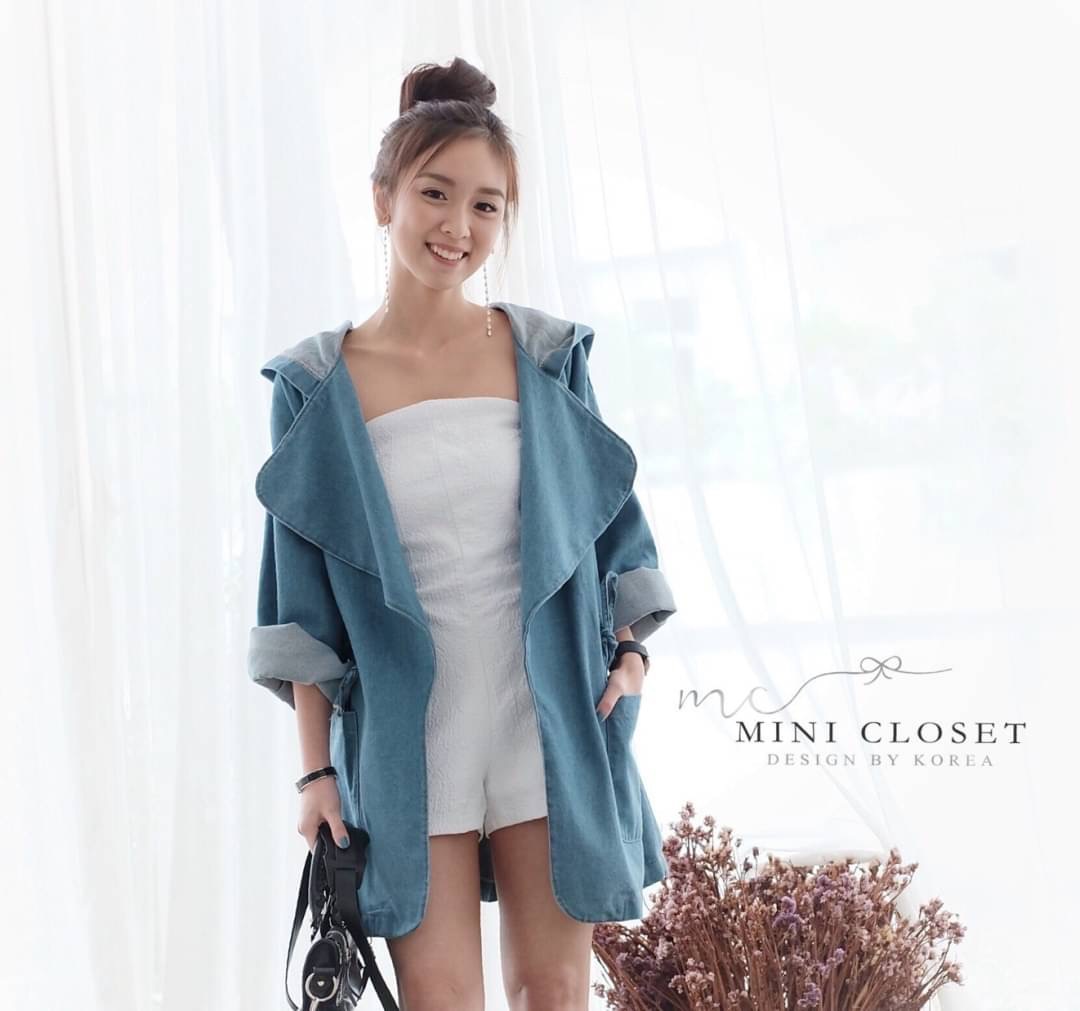 🧸เทศกาลหน้าเที่ยวมาแล้ว🧸 ชุดพร้อมส่ง งานสวย ใส่ปัง กับเสื้อคลุมยีนส์งานดีไซน์ ขนาดพอดีตัว ปกใหญ่ เชือกผูกเอว ใส่เป็นเสื้อตัวเดียว หรือ ใส่เป็นเสื้อคลุมก็ได้ เก๋ๆ ต้องมีติดไปเที่ยวนะคะ