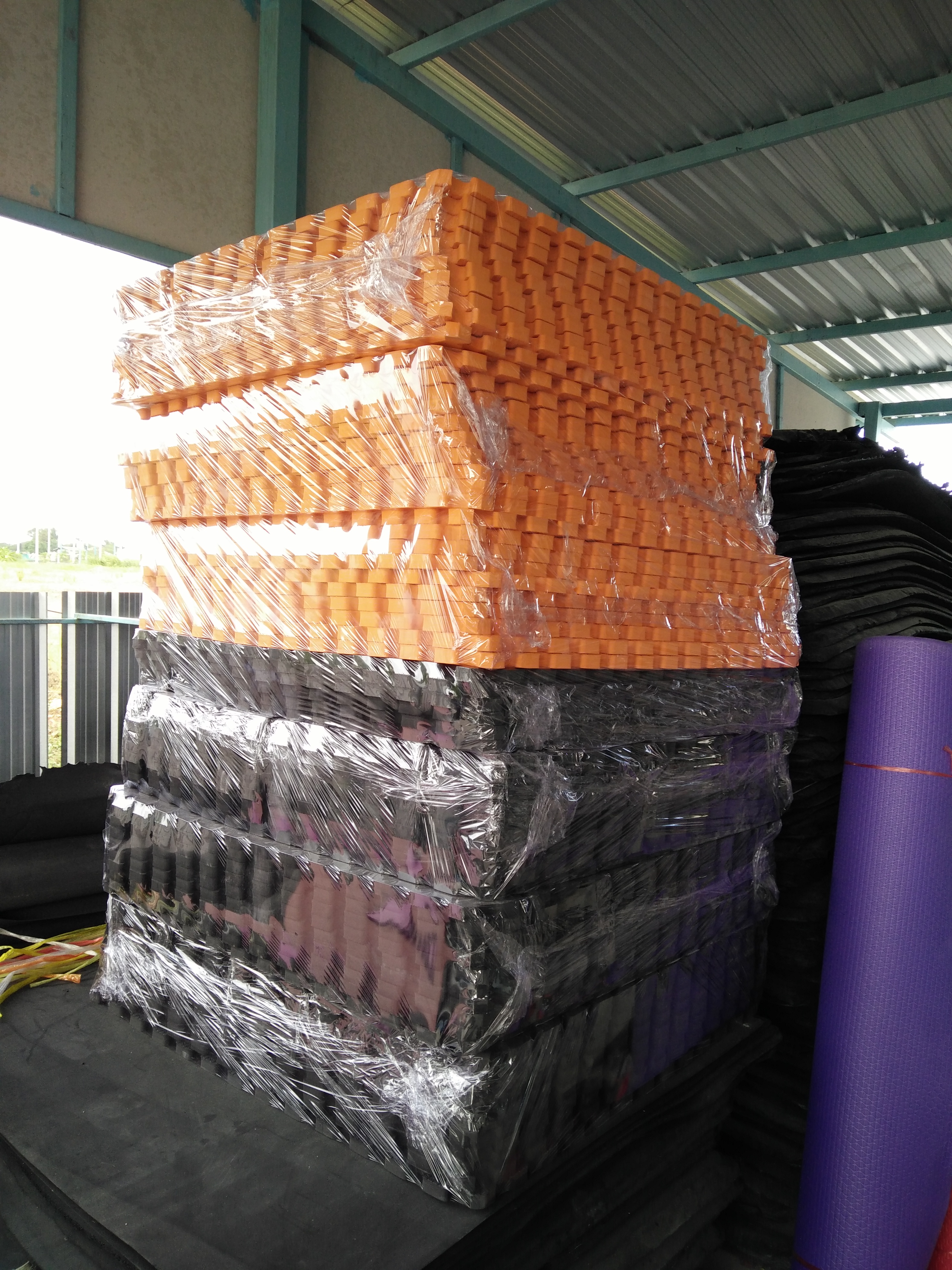 แผ่นยางปูพื้น แบบจิ๊กซอ ขนาด 1 x 1 เมตร หนา 25 มม.