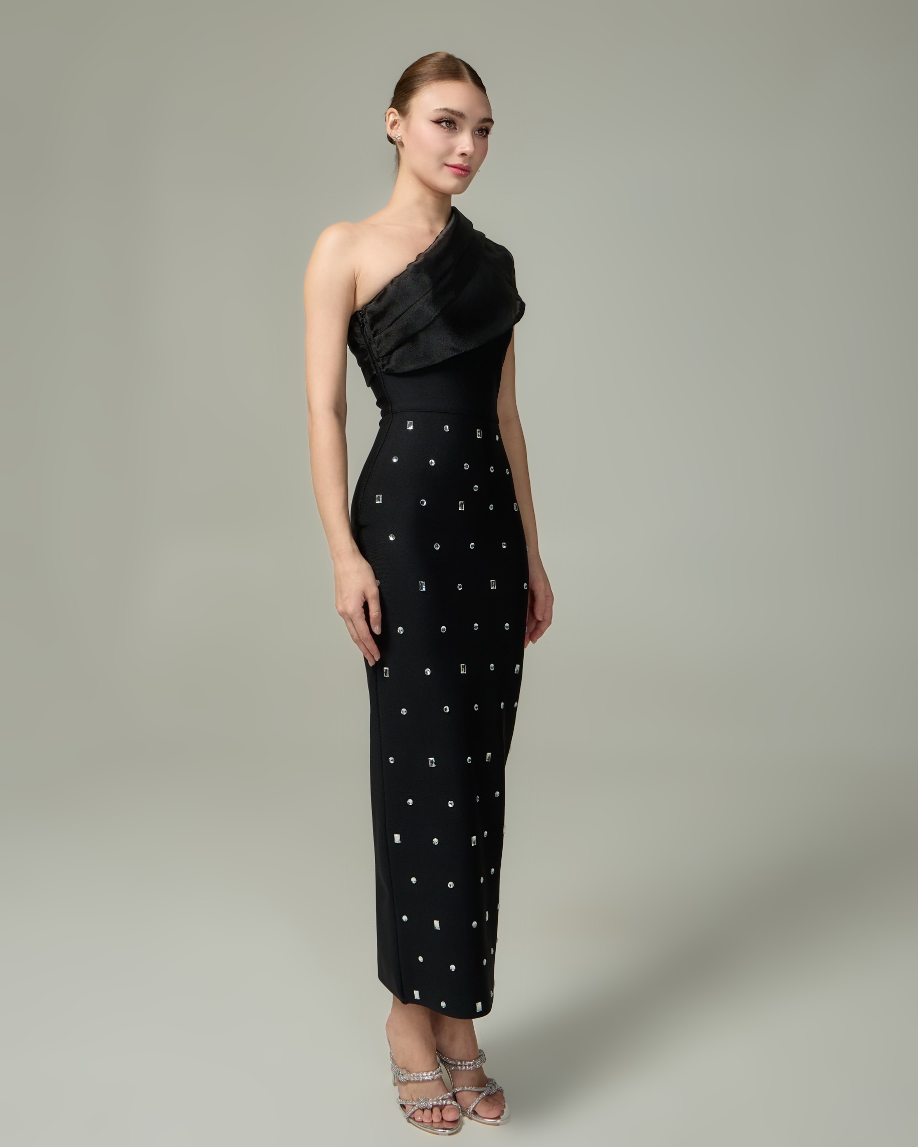 เดรสแฟชั่น เดรสเสื้อไหล่เดียว กระโปรงยาวทรงเข้ารูป