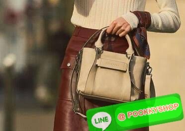 💕LONGCHAMP 3D S HANDBAG กระเป๋าใบนี้สามารถเป็นแบบ cross-body ได้ด้วยสายสะพายไหล่แบบปรับ และยังสามารถถอดออกได้ เมื่อต้องการเป็น Handbag กระเป๋า LONGCHAMP 3D เป็นส่วนหนึ่งของเทรนด์ปัจจุบันด้วยสไตล์สากลที่ทันสมัย ปรับให้เข้ากับวันหยุดสุดสัปดาห์ทําให้