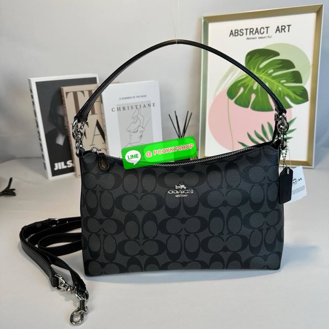 กระเป๋าสะพาย LEWIS IN SIGNATURE CANVAS ( COACH F85696) กระเป๋าหนังลาย C ผ้าใบเคลือบซิกเนเจอร์ พร้อมรายละเอียด หนัง เรียบ] ภายในกระเป๋ามัลติฟังก์ชั่น ปิดด้วยซิป ซับในผ้า