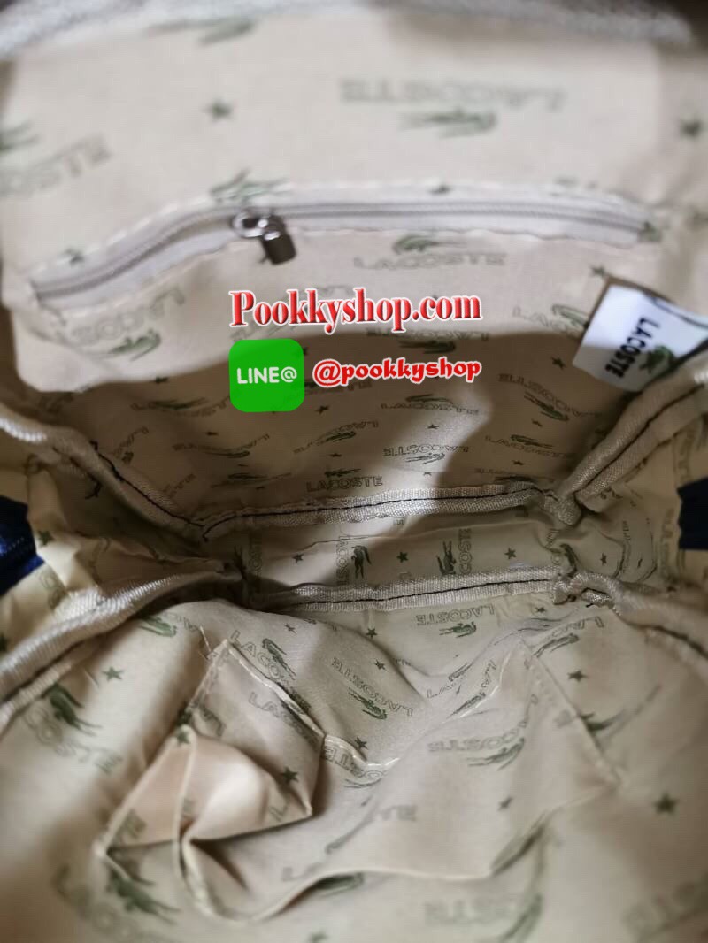 ห้ามพลาด‼️ NEW ARRIVAL! SAFFIANO SHOULDER BAG รุ่นใหม่ล่าสุดจาก Factory ดีไซน์ Unisex ใช้ได้ทั้งชายและหญิง วัสดุหนัง Saffiano เนื้อหนาอยู่ทรงสวยดูดี ด้านหน้ามีโลโก้แบรนด์ มี1ช่องใส่ของช่องหลักเปิดปิดด้วยซิปสะดวกใช้ ภายในมีช่องใส่ของและช่อง