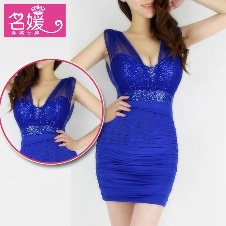 ชุด ปาร์ตี้ ชุดเที่ยว ชุดออกงาน เดรสสั้น คอวี แต่งเลื่อมทอง เกาะอกด้านใน เดรสเข้ารูป สีแดงด้านข้างเย็บสม็อคเพิ่มความเข้ารูป สวยเปรี้ยว เริ่ดมากคะ