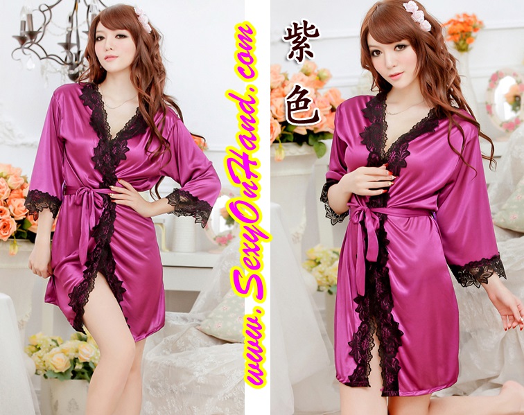 ชุดเซ็กซี่ ชุดนอน เซ็กซี่ ชุดคลุม เซ็กซี่ ชุดคลุมผ้าซาติน สีม่วงเล่นขอบลูกไม้สีดำ หรูมาก พร้อมสายผูก +จีสตริง