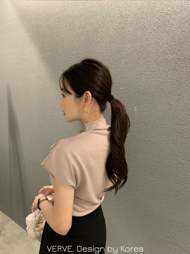 เสื้อแฟชั่น เสื้อแขนสั้นคอปีน ไหล่และเอวจับจีบระบายเฉียงพริ้วสวย