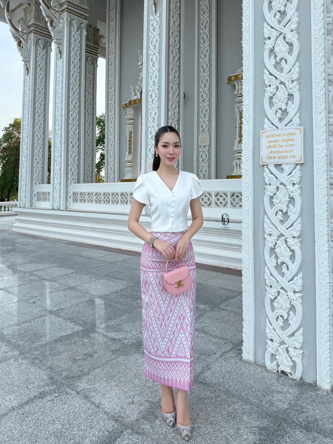 ชุดเซทแฟชั่น ชุดไทยสองชิ้นผ้าถุงเป็นผ้าพิมพ์ลายเกรดพรีเมี่ยม มีด้วยกันสองสีนะคะ สีฟ้าและสีชมพู