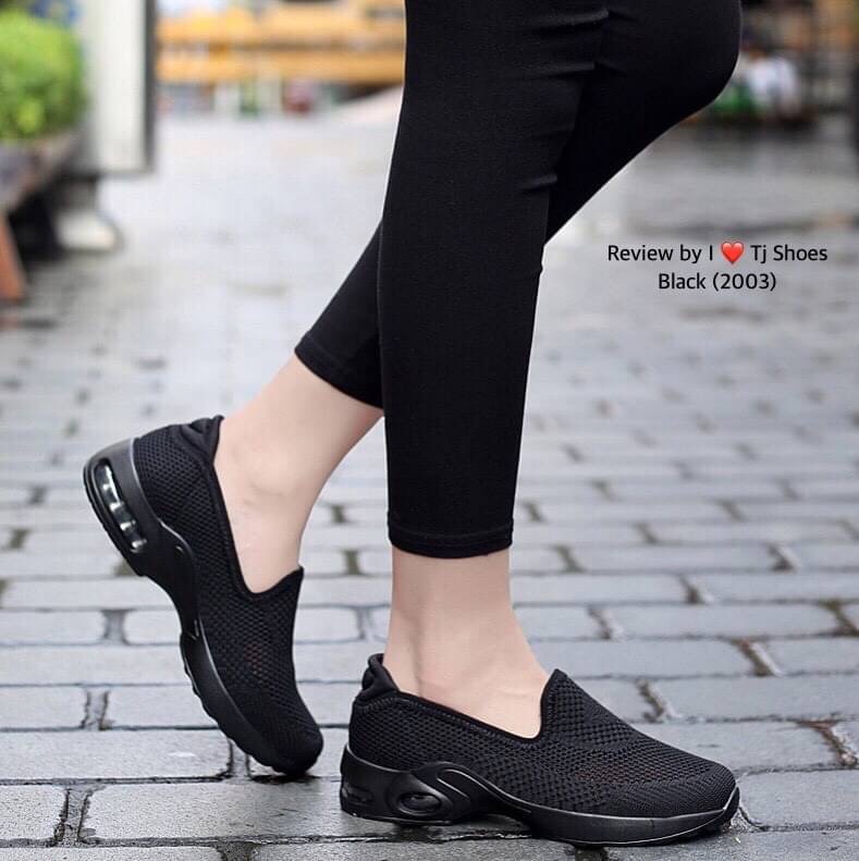 พร้อมส่ง เกร๋ขนาดนี้อดใจไหวหรา !!! รองเท้าผ้าใบเพื่อสุขภาพ ที่สวยเกร๋สุดๆ รุ่นนี้น้ำหนักเบ๊าเบาใส่นิ้มนิ่ม ระบายอากาศได้ดี ใส่แล้วเท้าไม่อับชื้น พื้นยางอย่างดีบิดงอได้ Support เท้าได้ดีมาก ทำให้เดินนุ่มสบายเท้า ใครที่กำลังรองเท้าดีๆ รุ่นนี้เหมาะมาก ของจริ