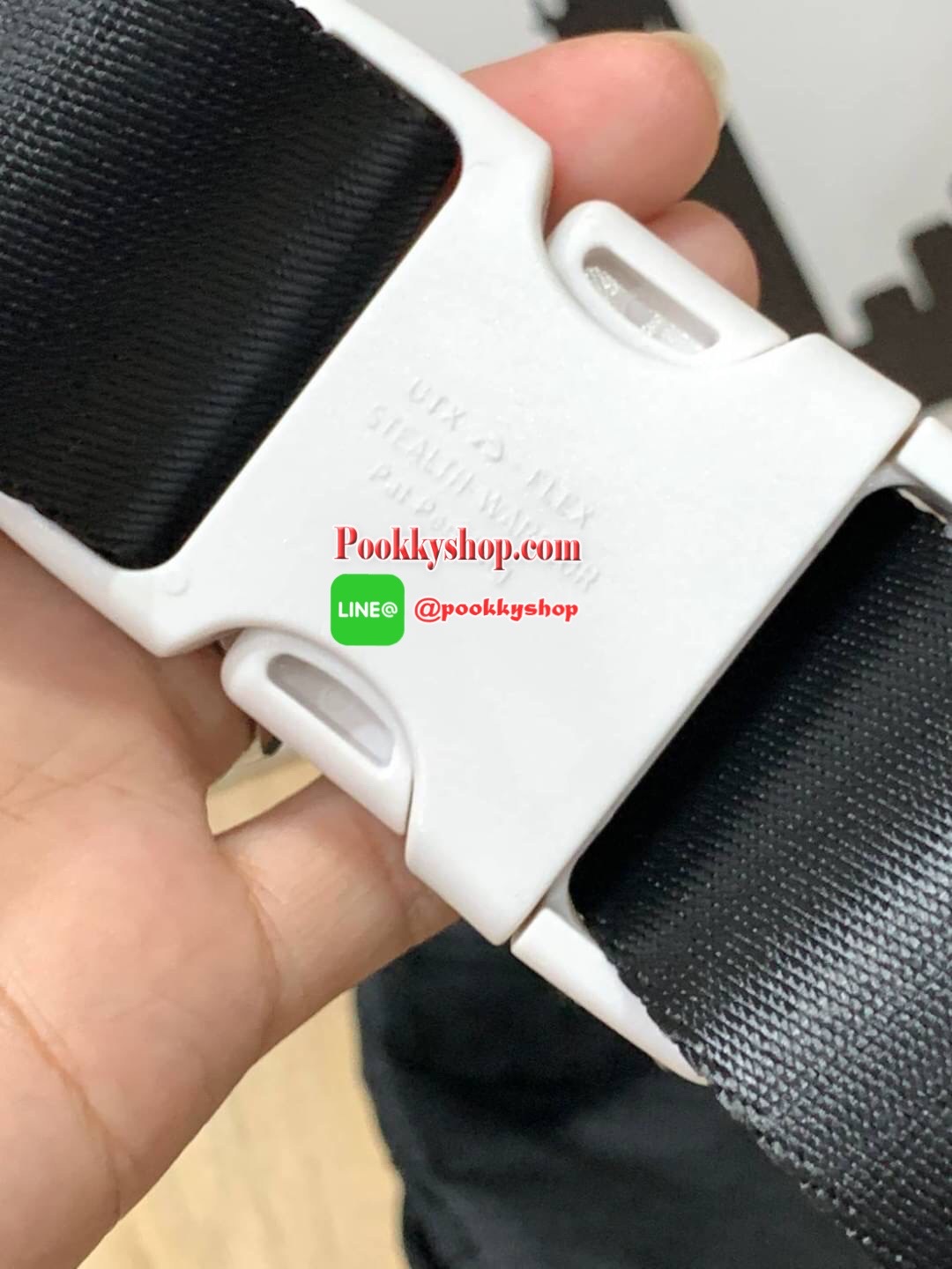 NIKE HERITAGE HIP PACK รุ่น BA6110-011 กระเป๋าทรงคาดเอวและคาดหน้าอกสไตล์สปอร์ต เปิดปิดด้วยซิปคู่ ภายในใส่กระเป๋าสตางค์ยาวได้ ด้านหน้าสกรีนตามลายต่างๆของนักออกแบบชื่อดังสาย มีคาดปรับความยาวได้ฟรีไซส์ น้ำหนักเบา เป็นกระเป๋าที่เปิดกว้างหาของได้ง่าย และใช้ได้