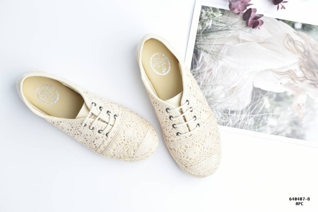 สินค้าขายดี พร้อมส่ง รองเท้า slip on งานขายดีมาแล้วจ้า ขายดีตลอดกาล จะใส่เดินทาง หรือไปเที่ยวก็ได้ค่ะ งานสวย แม่ค้าคอนเฟริม ห้ามพลาดเลยจ้าตัวนี้แนะนำ อย่าช้ารีบเลย