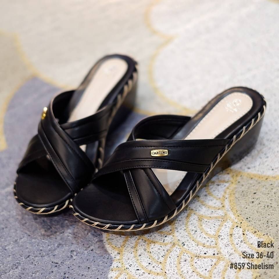 บอกเลยต้องมี!! รองเท้าลำลอง รองเท้าเพื่อสุภาพ เปิดหน้าเท้า คาดหน้าไขว้ติดอะไหล่ทอง สวมใส่ง่าย ใส่สบายมาก รับรองไม่ผิดหวังแน่นอน