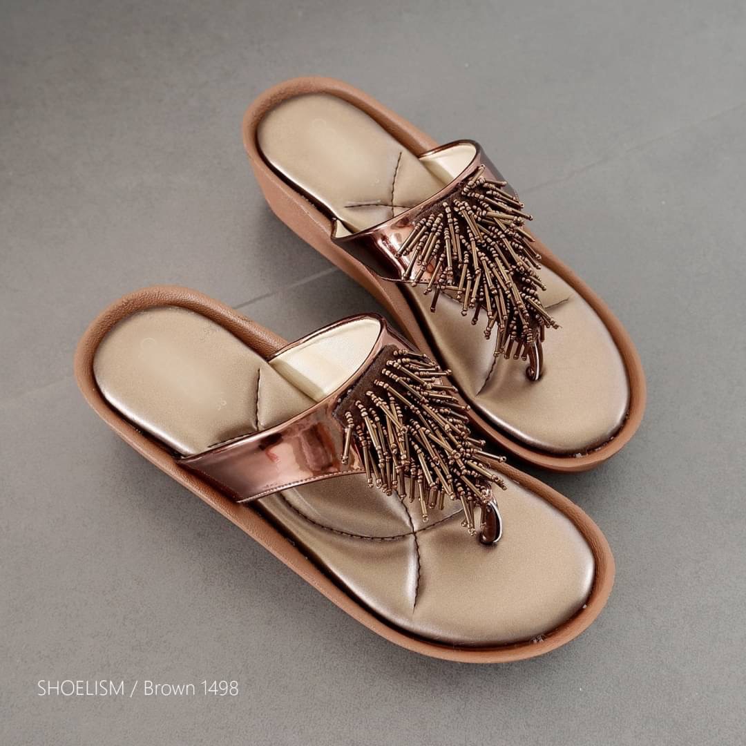 มาแล้วว รองเท้าลำลองเพื่อสุขภาพ มีถึง41 พื้นนิ่มๆ ทรงสวมหนีบ ติดพู่ด้านหน้า สวยหรูมากๆ วัสดุP ใส่นิ่มเท้ามากๆ ใส่สบายๆสุด พร้อมส่งค่ะ