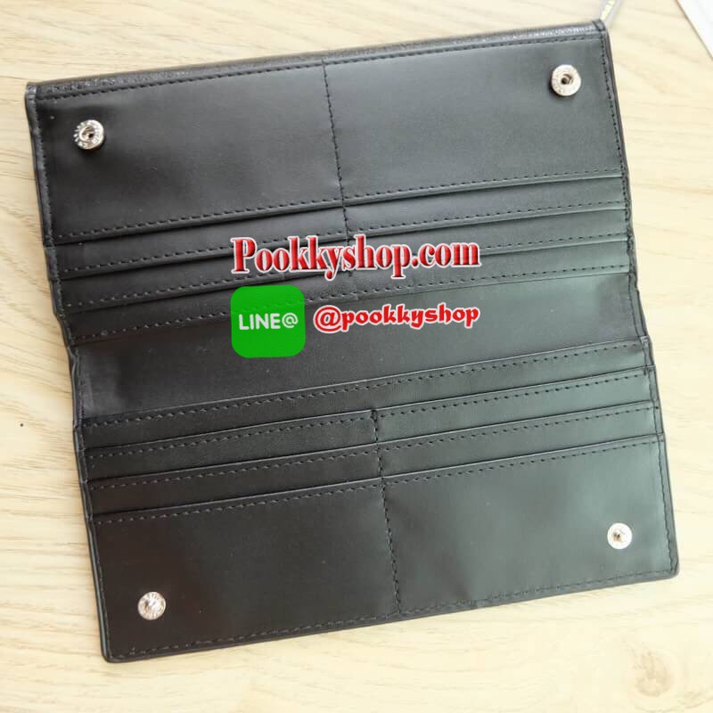 Charles & Keith Push-Lock Long Wallet พร้อมส่งทั้ง 8 สี!! กระเป๋าสตางค์ใบยาว สามารถใช้งานได้ทั้งด้านหน้าและด้านหลัง ด้านหน้าเปิด - ปิดด้วยตัวกดล็อคทั้ง 2 ฝั่งพร้อมกัน ภายในมีช่องซิปและช่องใส่ธนบัตร ด้านหลังเปิด - ปิดด้วยกระดุม ภายในมีช่องใส่บัตรหลายช่องแล
