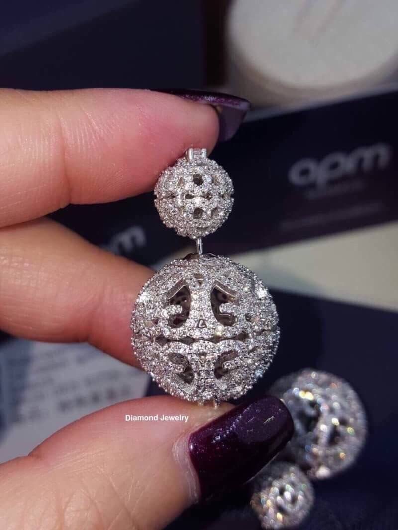 พร้อมส่งครบสีเงิน/ทอง Super Hi-End Quality !!! APM Earring ต่างหูเพชร CZ แท้แบรนด์ APM งานอย่างหรูคะ มีคลาสมากๆค่ะ ดีไซส์สวยดูผู้ดีมากๆค่ะ งานรุ่นนี้การันตีความสวยเลยนะคะ รุ่นนี้ขอยกให้เป็น Must Have Item เลยคะ เพชรวิ้ง เพชรเยอะ เพชรละเอียดม้ากกกก งานจิวส