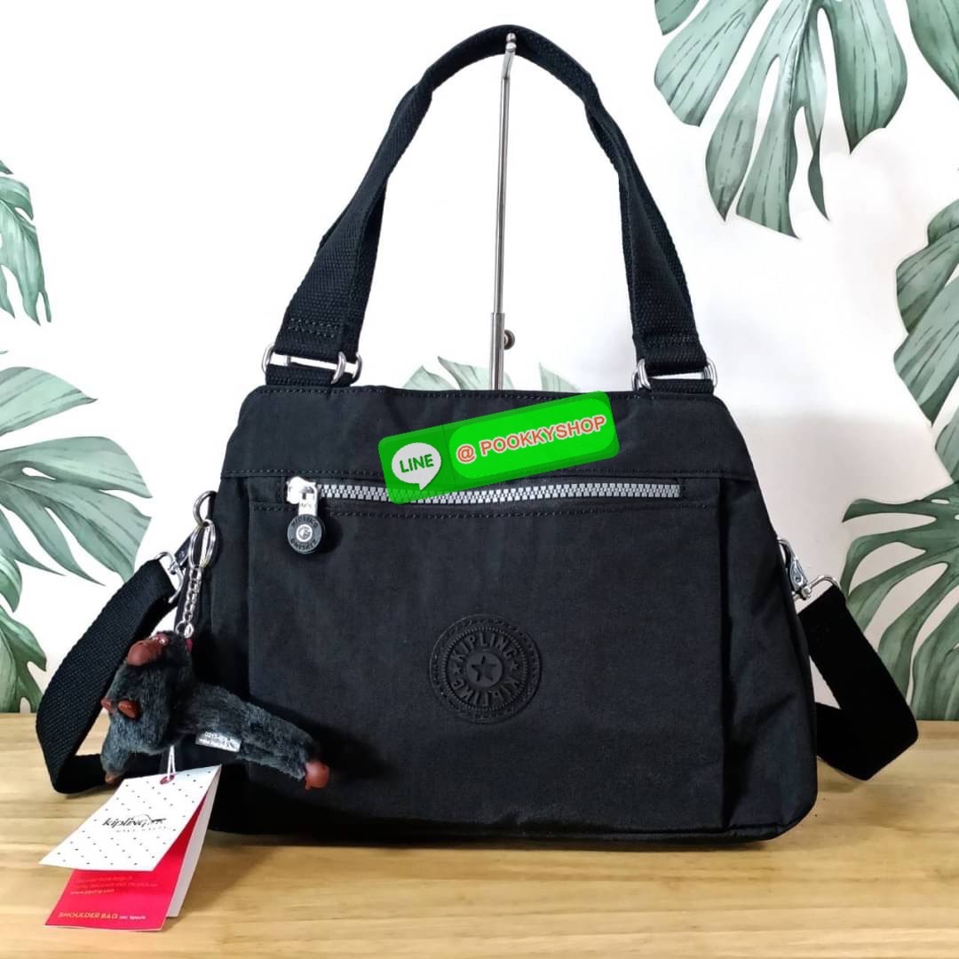 KIPLING ELISE HANDBAG กระเป๋าถือและสะพายไหล่ วัสดุ Nylon +Polyester ขนาดกำลังพอดี จุของได้มาก มีหูจับสองสาย ถือสะดวก น้ำหนักเบา มีช่องซิป ด้านหน้า ช่อง กระเป๋าหลักเปิด-ปิดด้วยซิป มี3 ช่องว่างใส่ของได้จุมากๆ ใส่มือถือได้ กระเป๋าสตางค์ใบยาว และ เครื่องสำอาง