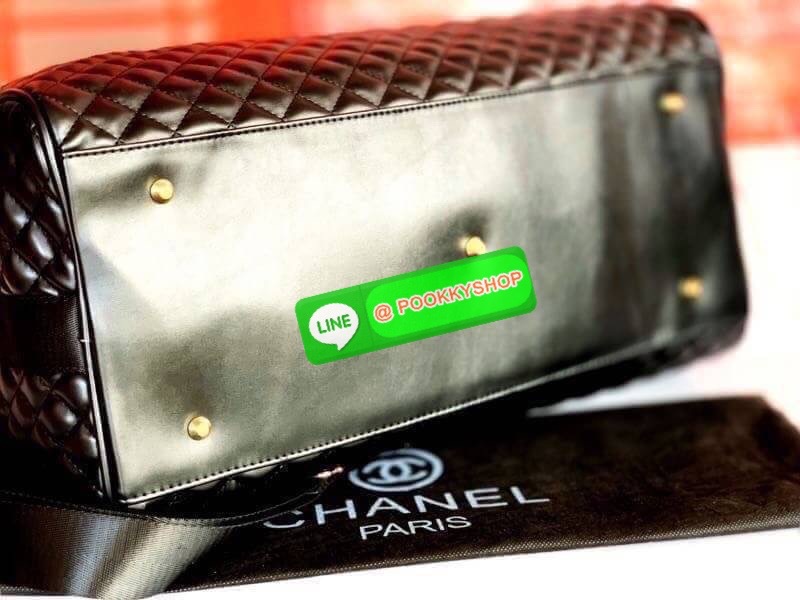 RESTOCK....BEST SELLER CHANEL VIP GIFT Large Travel Bag MUST HAVE! CHANEL VIP GIFT Large Travel Bag กระเป๋าเดินทางใบใหญ่ Gift With Purchase (GWP) รุ่น Limited Edition พรีเมี่ยมกิ๊ฟของเเท้จาก Chanel Counter หนังลายตารางเนื้อหนาสีดำกันนำ้ดูแลรักษาทำความสะอา