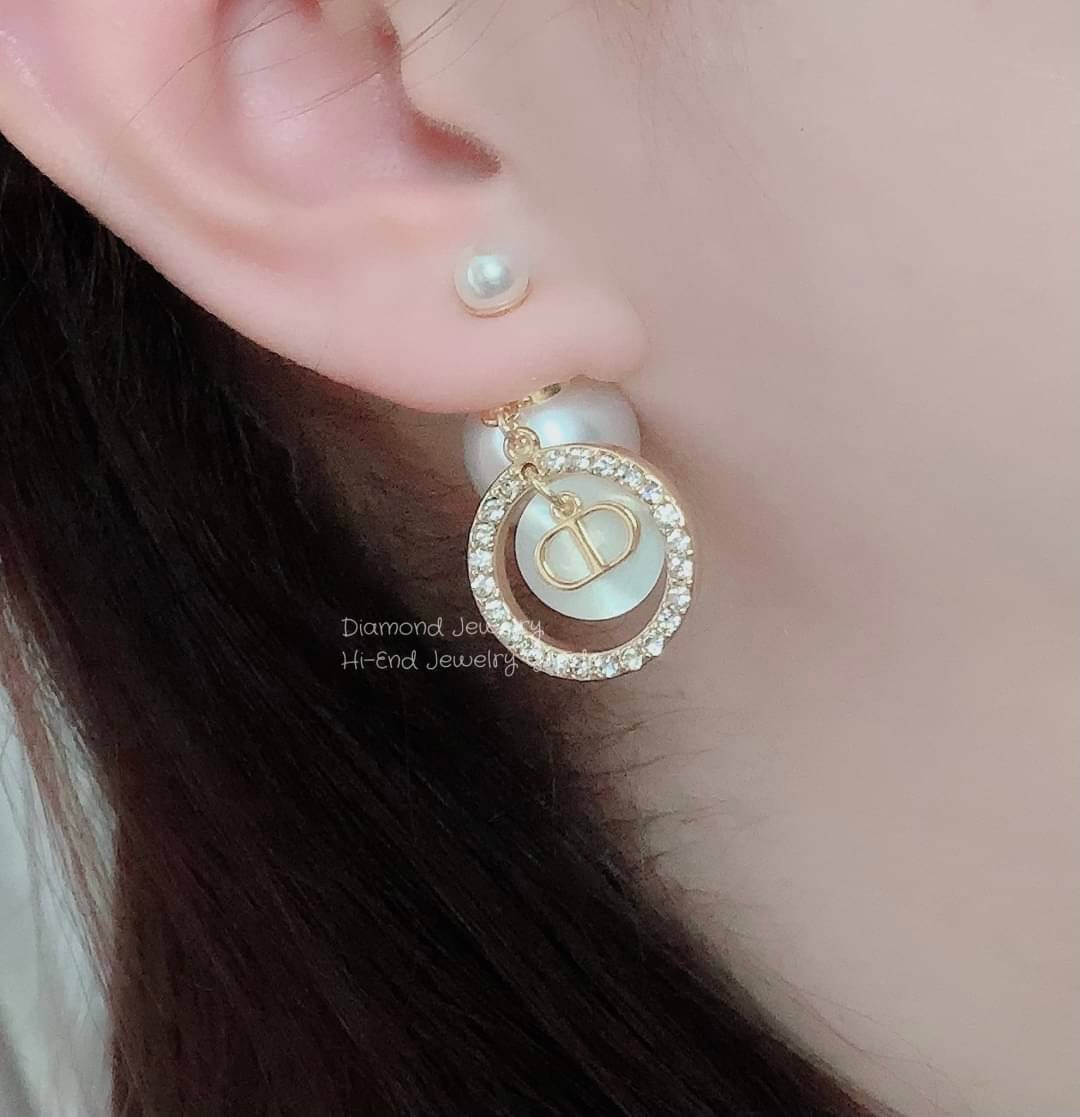 Super Hi-End Quality !!!!! ((เกรด 1:1 ดีที่สุดในท้องตลาด แสตมครบค่ะ)) Dior Tribales Earrings คอลเลคชั่นใหม่ล่าสุดเลยคร่า งาน 1:1 เหมือนในช็อปเป๊ะๆ ต่างหูดิออรุ่นใหม่ ล่าสุดชนช็อป ดีไซน์สวยมากๆค่ะ ประดับอะไหล่ทองเงาอย่างดี งานสวยไร้ที่ติดนะคะ สาวกดิออต้องไ