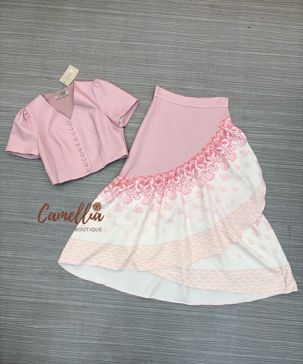 ชุดเซทแฟชั่น ชุดSet เสื้อคอปีนกระดุมหน้าสวยละมุนมากคะ มาคู่กับกระโปรงผ้าลายไทย