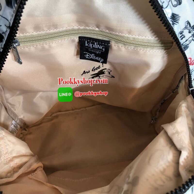 Kipling City Pack seoul go Medium Backpack Kipling Mickey Mouse collection มาพร้อมดีไซน์ทันสมัย สนุกสนาน ใช้งานได้อย่างคล่องตัว ด้วยสีและลายสุดคลาสสิก โดดเด่นด้วยพื้นที่ภายในและช่องต่างๆ ที่ให้คุณจัดเก็บของสำคัญได้ครบถ้วน