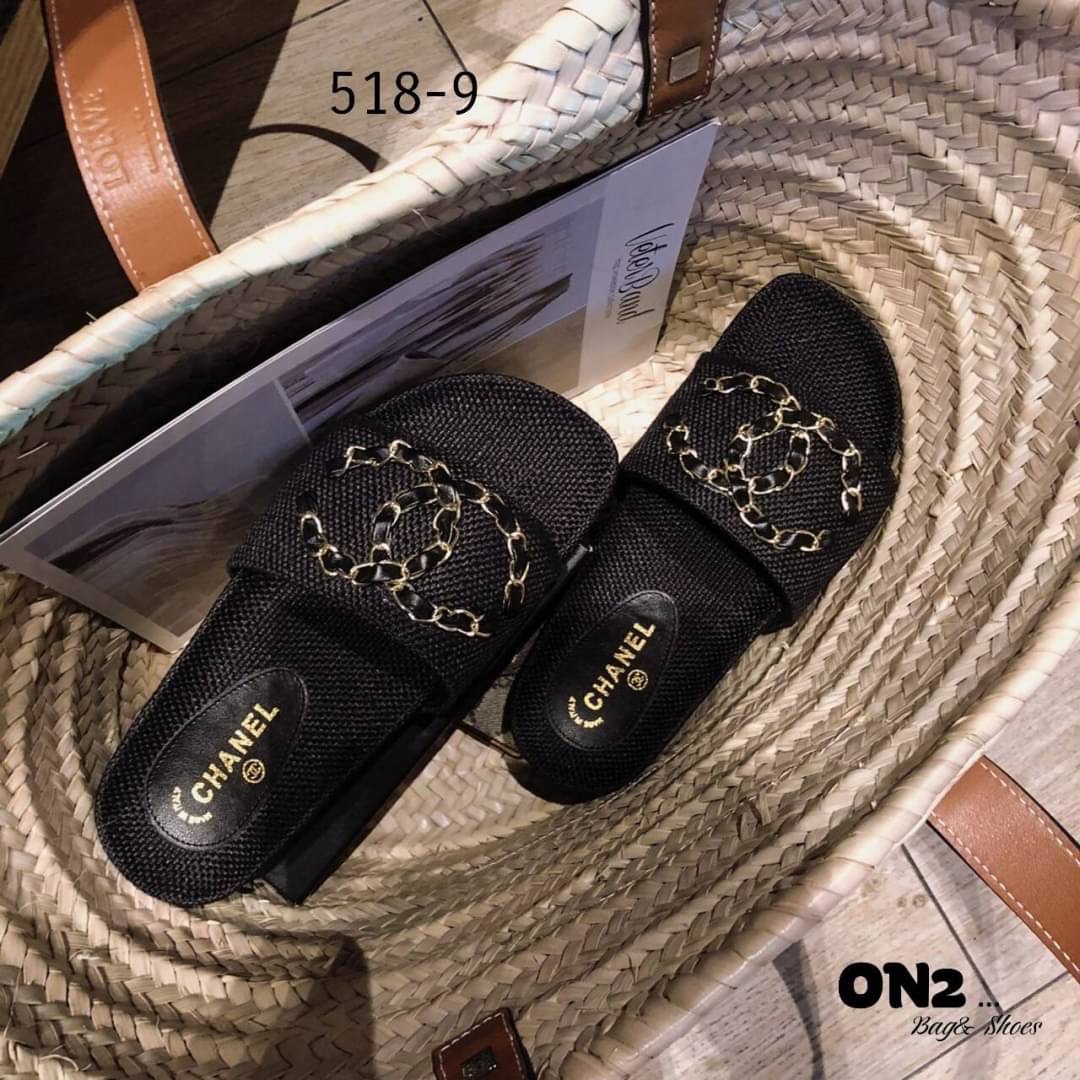 รองเท้าแตะchanel หน้าแต่ง อะไหล่โซ่รอย cc สวยมากค่ะ ผ้ากระสอบ collection ใหม่ เพิ่มความ ชิคไปอีก ภายในบุนวม ใส่สบายมาก