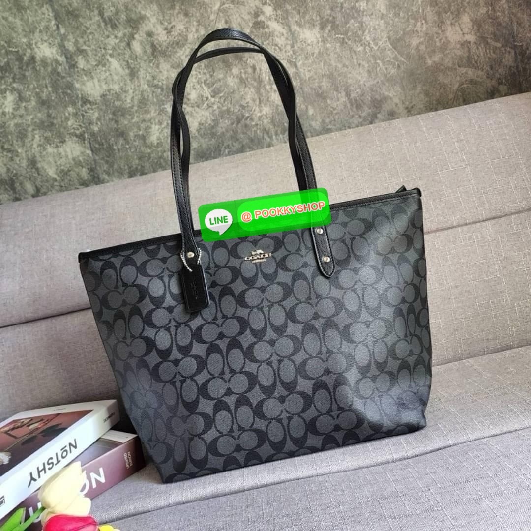 COACH CITY ZIP TOTE IN SIGNATURE COATED CANVAS (COACH F36876) กระเป๋าสะพายทรงช้อปปิ้ง ทรงสวย ทรงยอดนิยมใบใหญ่ยุของได้เยอะ หนังcanvas ลาย C Signature สายหนังแท้ สะพายขึ้นไหล่ได้สวย ใบใหญ่ ใช้งานง่าย มีซิปปิดด้านบน มีผ้าบุด้านใน มีช่องซิป